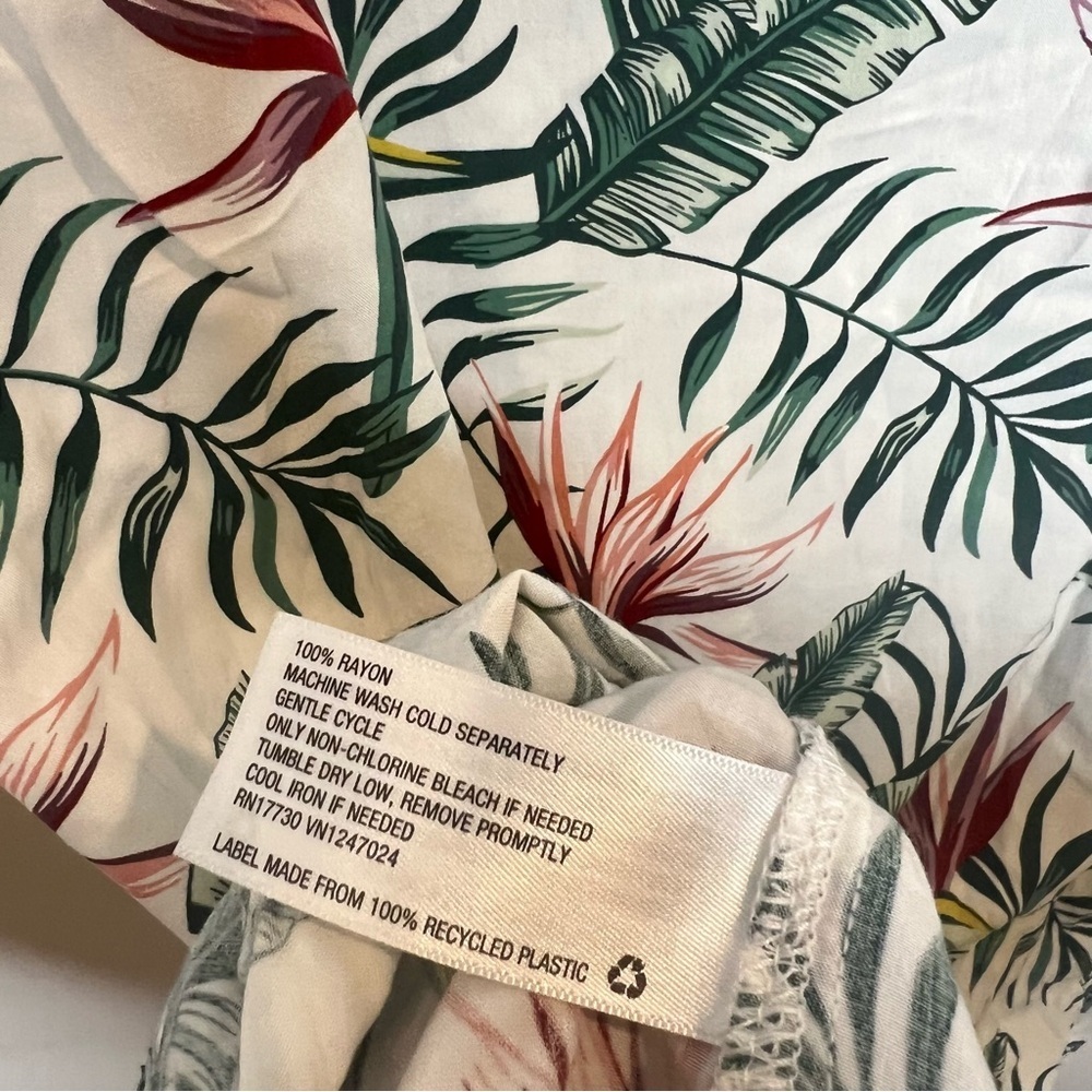 Goodfellow Short Sleeve M Button Up Floral/Tropical Design - Picture 3 of 4